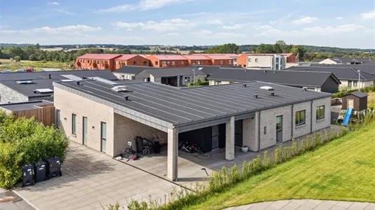 Huse i Harlev J - billede 1
