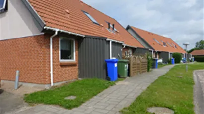 Godt Rækkehus i godt område 4 sove rum , 2 toilet, køk, stue alrum