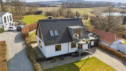 Charmerende villa med udsigt til Søndersø i Viborg