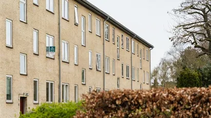 Lys og velindrettet 2V’er tæt på Damhussøen